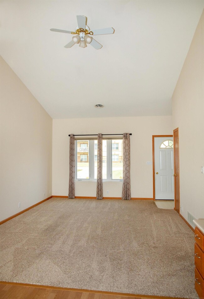 1908 W 18th St unit 3, Cedar Falls, IA 50613 - photo 3