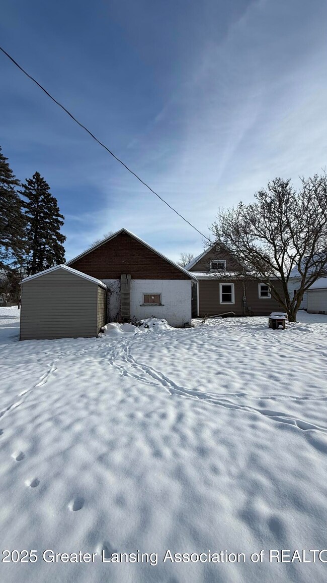 610 Maple St, Saint Louis, MI 48880 - photo 5