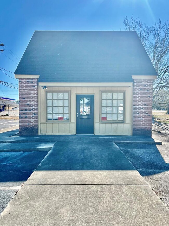 201 Westside Dr, Douglas, GA 31533 - photo 2