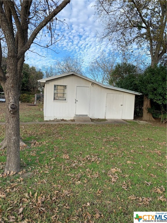 521 Curtis Ave, Troy, TX 76579 - photo 4