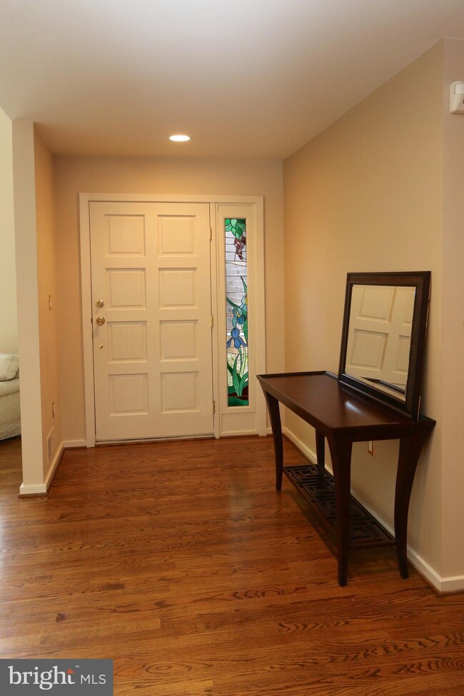 1402 Belcastle Ct, Reston, VA 20194 - photo 3