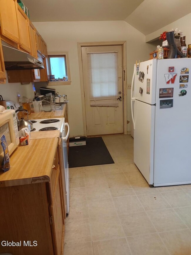 21 William St, Glens Falls, NY 12801 - photo 4