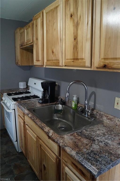 2583 E 39th St, Lorain, OH 44055 - photo 6