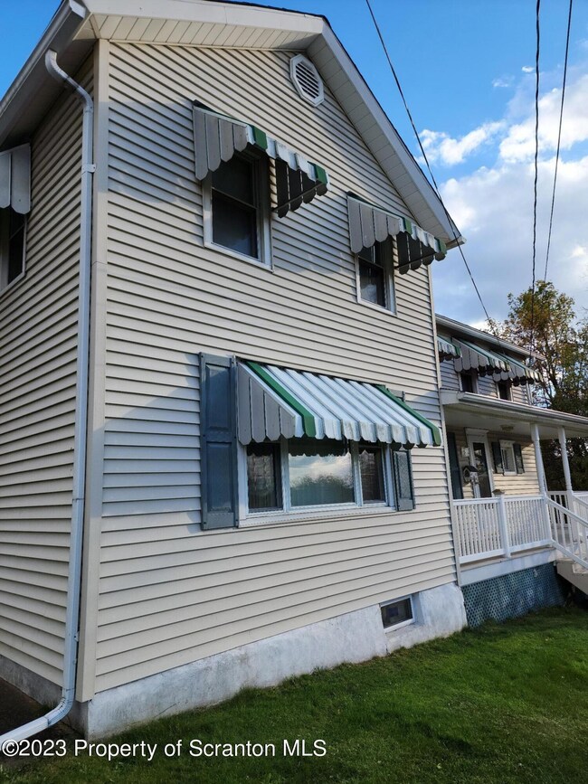 64 Lincoln St, Pittston, PA 18640 - photo 3