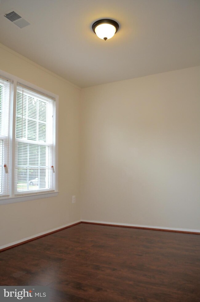9003 Bonham Cir, Manassas, VA 20110 - photo 4