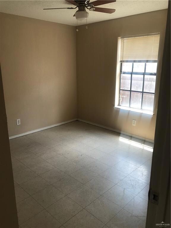 1000 W Caffery Ave unit A4, Pharr, TX 78577 - photo 6