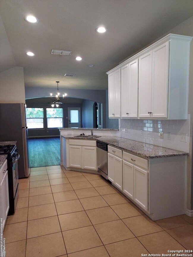 10111 Mill Path, San Antonio, TX 78254 - photo 6