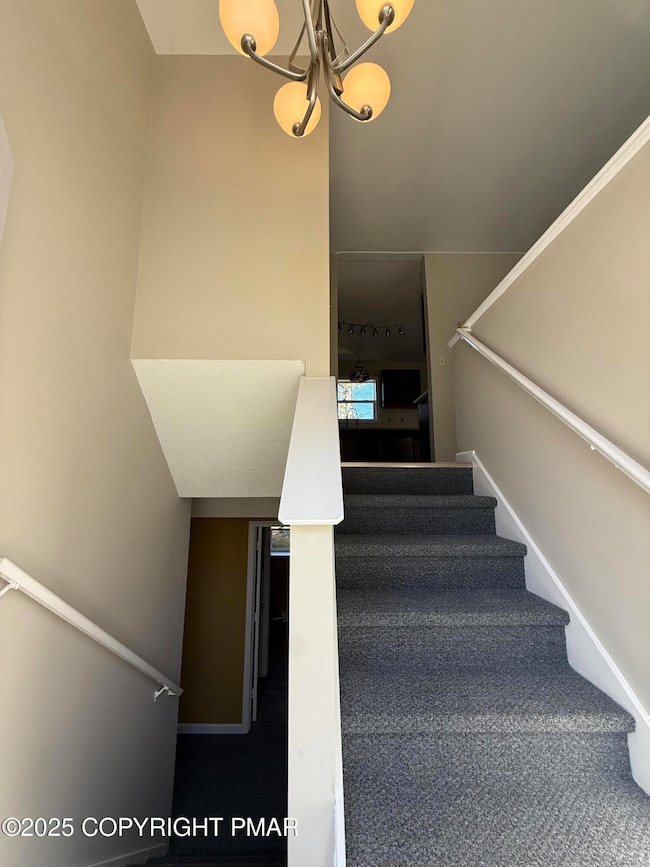 1753 Rolling Hills Dr, Tobyhanna, PA 18466 - photo 2