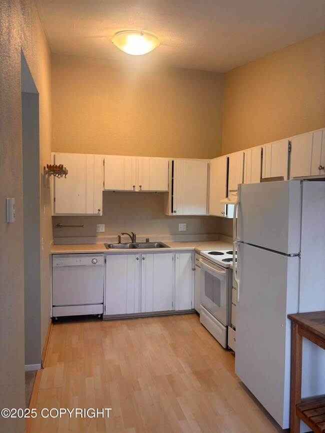 8516 Boundary Ave unit E1, Anchorage, AK 99504 - photo 2