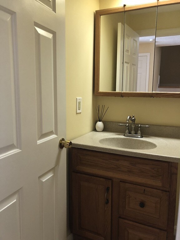 148 Flower Ln unit 4, Dracut, MA 01826 - photo 7