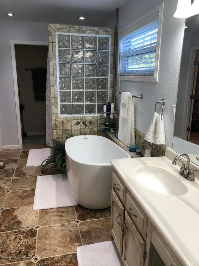 Master salon bath