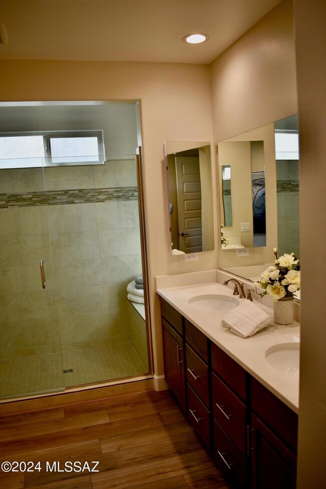 UN36 L125 Master Bath