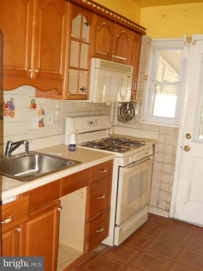 1104 Cooks Ln, Baltimore, MD 21229 - photo 6