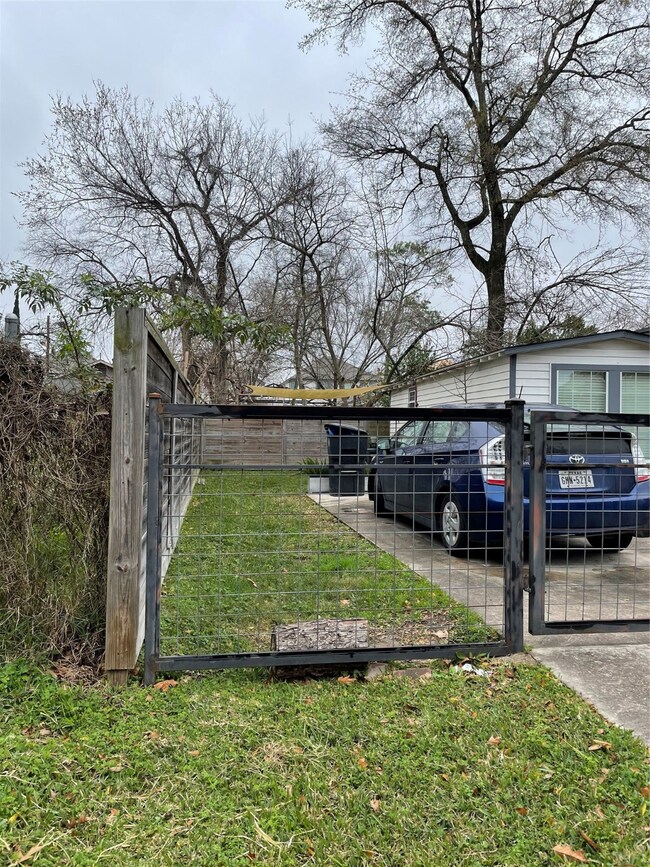 4706 Fisk St unit A, Houston, TX 77009 - photo 4