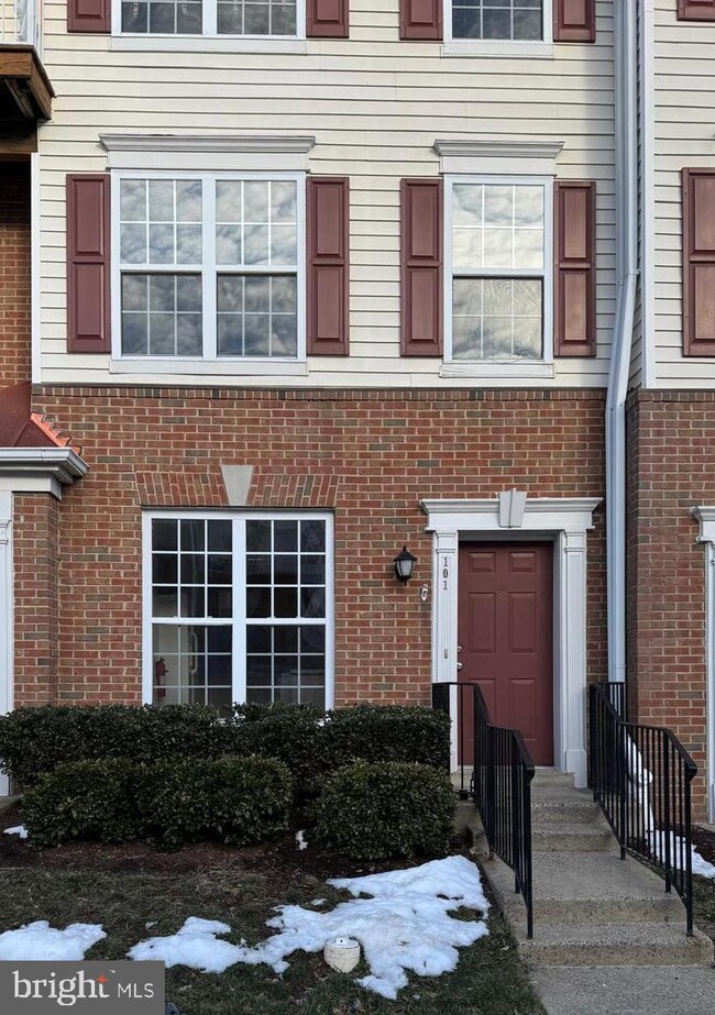 2489 Quick St unit 101, Herndon, VA 20171 - photo 2