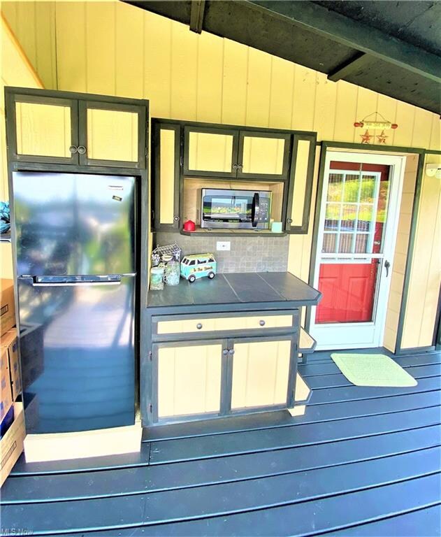 FRIDGE AND MICROWAVE ON DECK - MUST SEE!