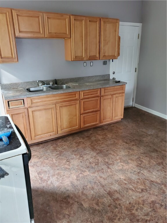 577 Willow St unit 3R, Woonsocket, RI 02895 - photo 2