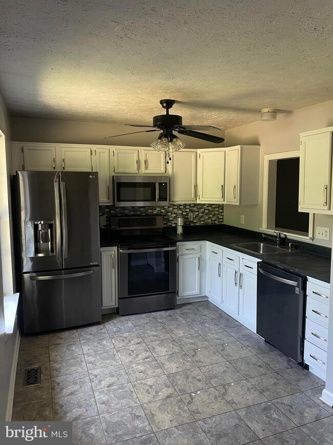 313 Stafford Mews Ln, Stafford, VA 22556 - photo 2