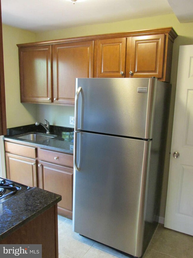 2731 Farnsworth Dr, Alexandria, VA 22303 - photo 2