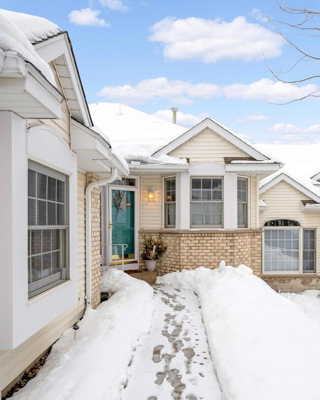 Lovely curb appeal in well maintained community.
