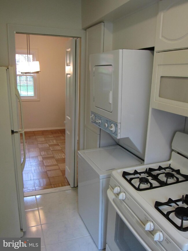 1565 Mount Eagle Place unit 943-1565, Alexandria, VA 22302 - photo 4