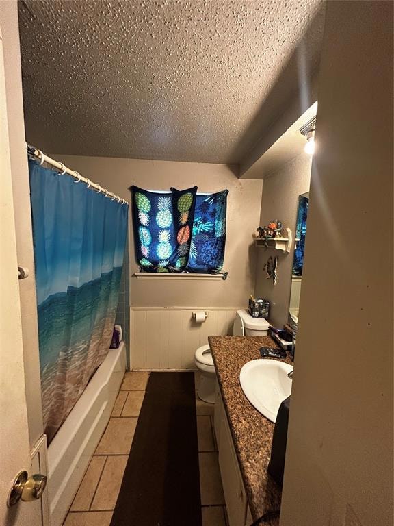 Bathroom with toilet, vanity, shower / tub combo w