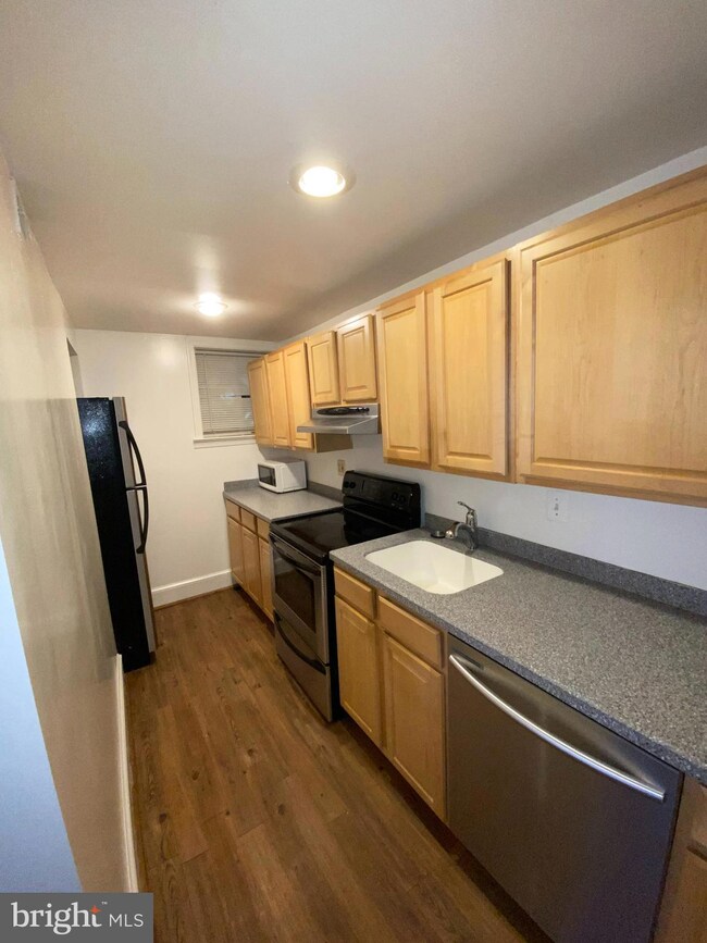 1103 Florida Ave NE unit B, Washington, DC 20002 - photo 2