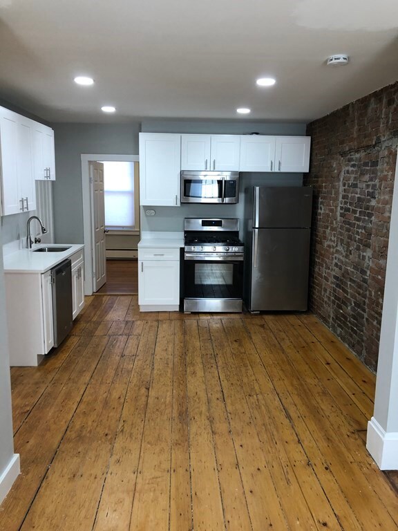 596 E 6th St unit 2, Boston, MA 02127 - photo 6