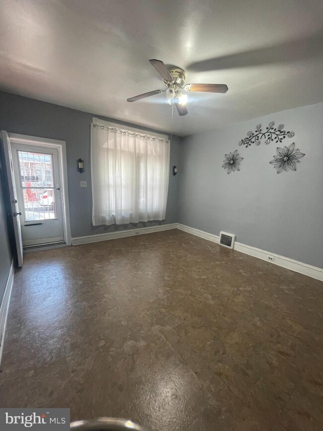 31 Leonard Ave, Camden, NJ 08105 - photo 4