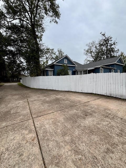 210 E Phillips St, Conroe, TX 77301 - photo 6