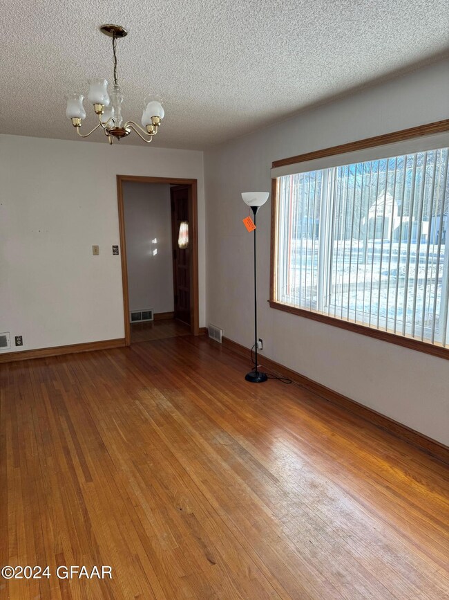 1216 Oak St, Grand Forks, ND 58201 - photo 3
