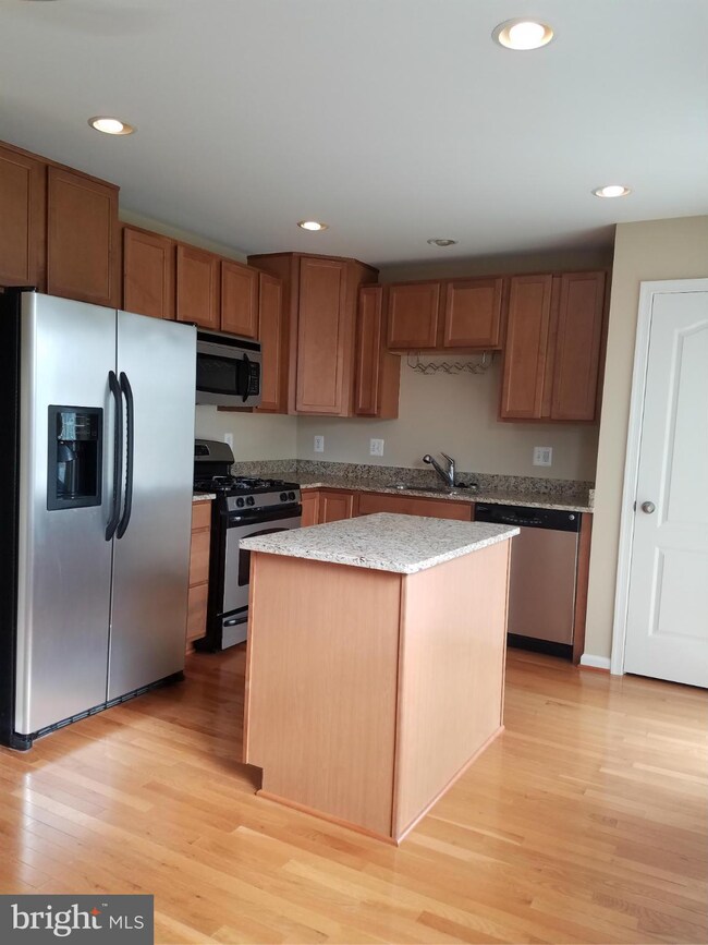 3069 Chinkapin Oak Ln unit 347, Woodbridge, VA 22191 - photo 3