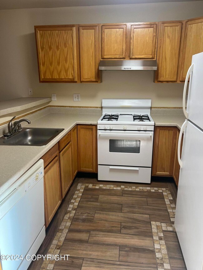 1082 W 26th Ave unit 10, Anchorage, AK 99503 - photo 2