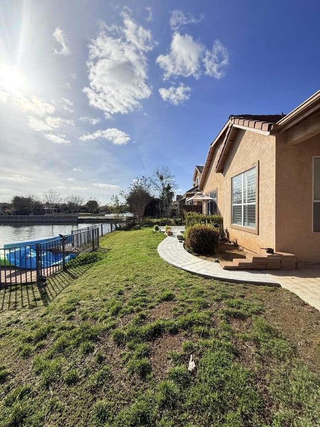 10849 E Clearwater Way, Clovis, CA 93619 - photo 6