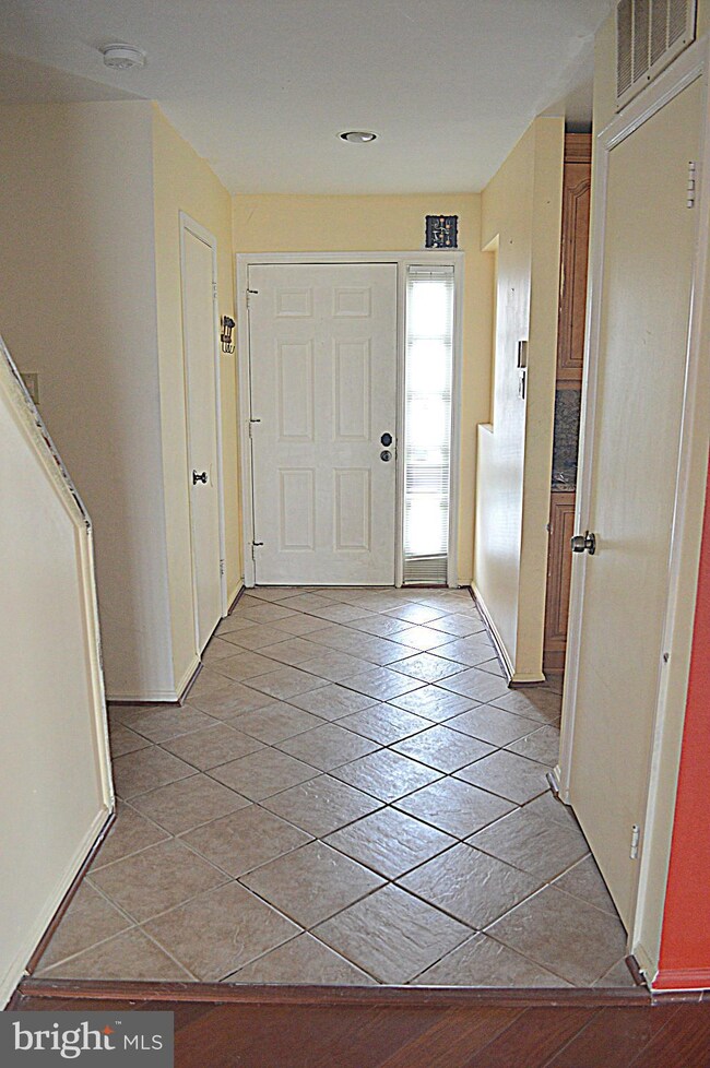 11725 Lone Tree Ct, Columbia, MD 21044 - photo 3