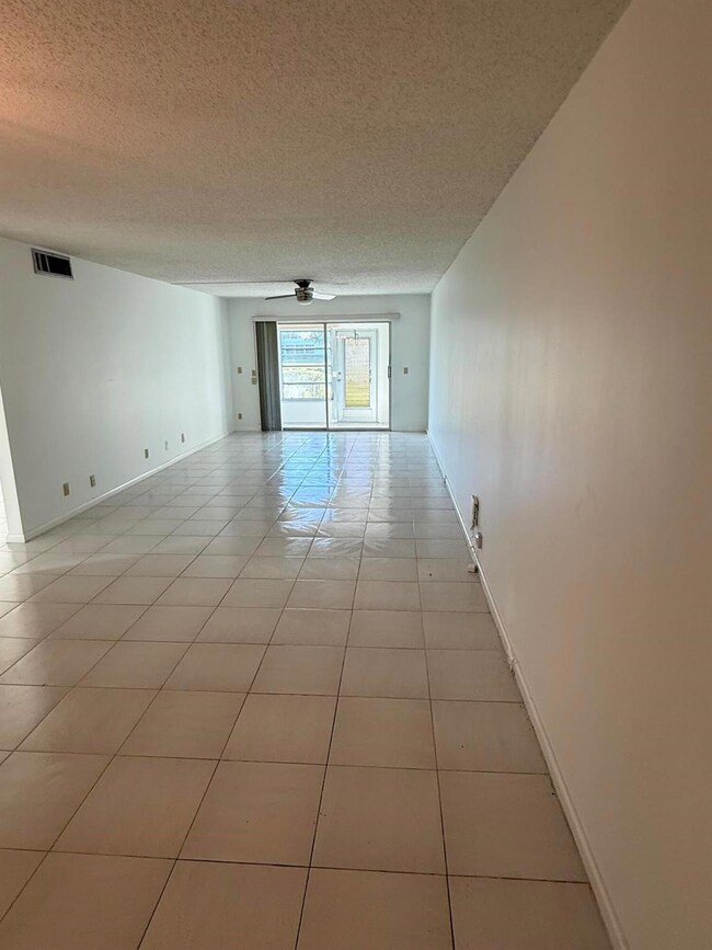 1036 Hythe B unit B, Boca Raton, FL 33434 - photo 4