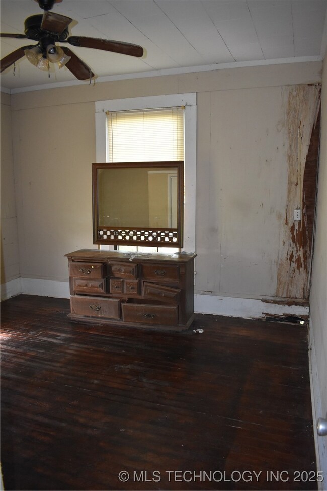 1114 E Kirk St, Hugo, OK 74743 - photo 7