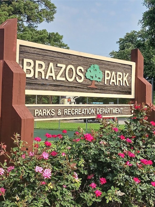 317 Houston St, Rosenberg, TX 77471 - photo 7