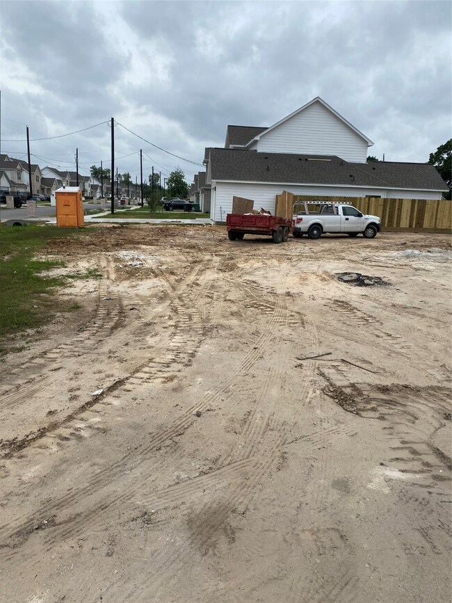 8419 James Franklin St, Houston, TX 77088 - photo 4