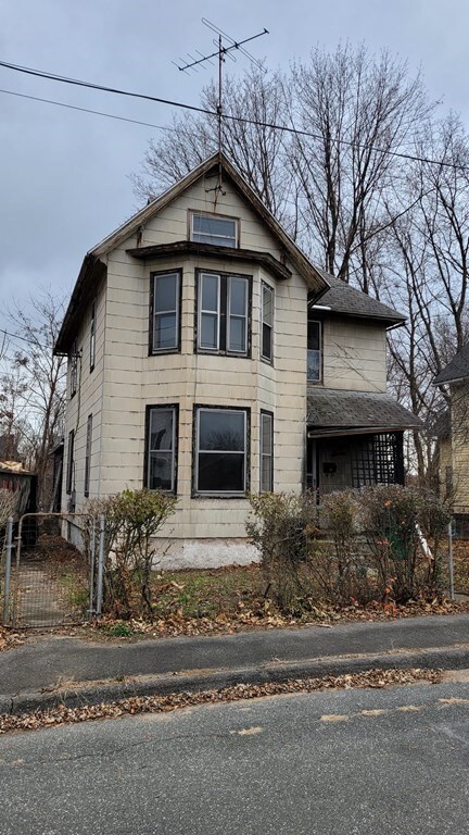 7 Clinton St, Chicopee, MA 01013 - photo 3