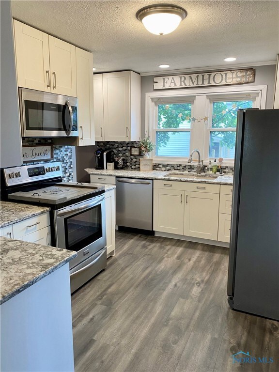 805 West St, Genoa, OH 43430 - photo 3