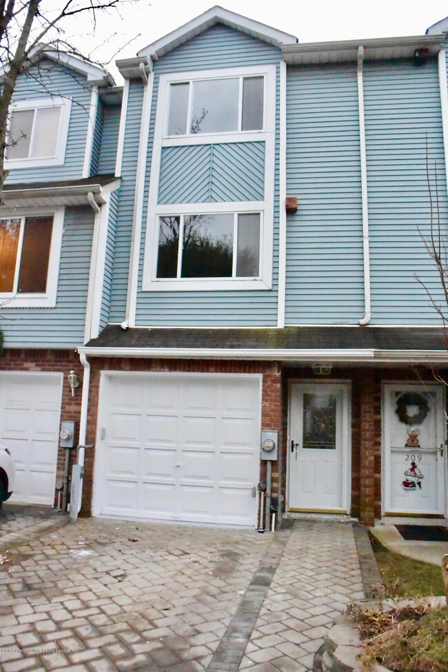 211 Pembrook Loop, Staten Island, NY 10309 - photo 2