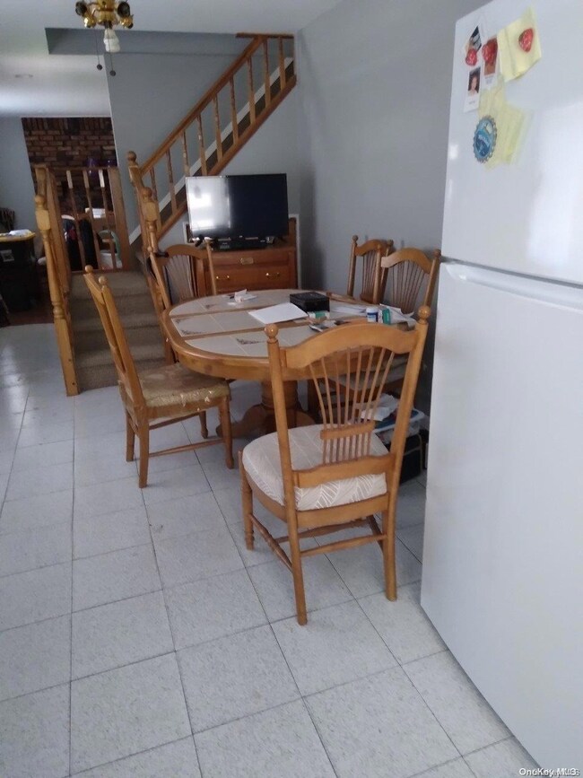 32 Cliff Ln, Levittown, NY 11756 - photo 3