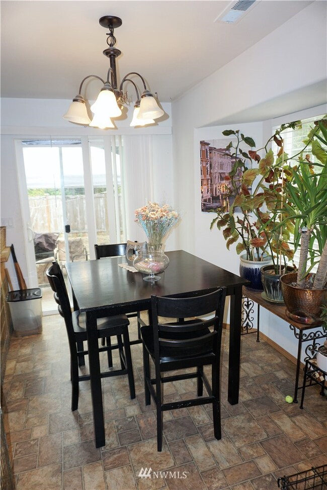 912 Daffodil Ave NE, Orting, WA 98360 - photo 5