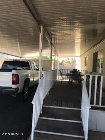 2050 W Dunlap Ave entry