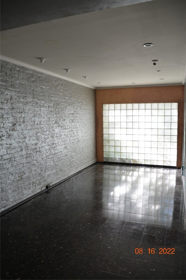 1626 Cherryhurst St, Houston, TX 77006 - photo 3