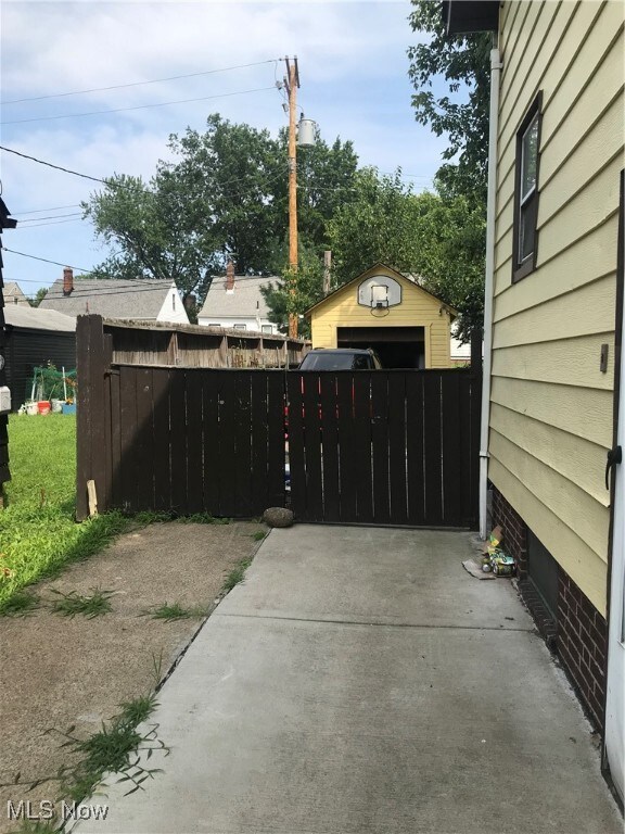Driveway to fenced backyard