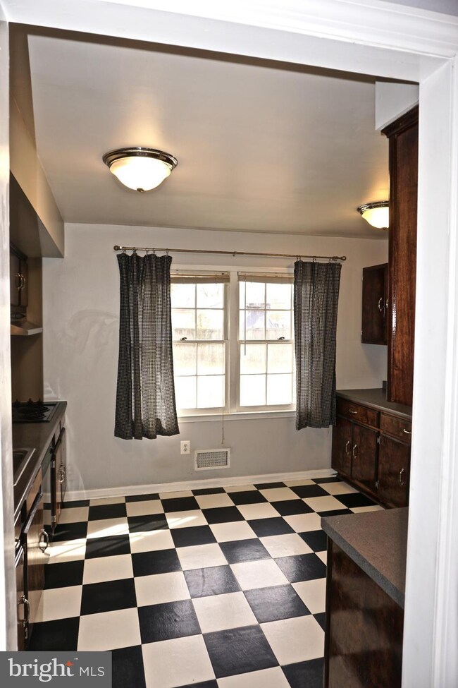 9521 Bonair Dr, Manassas, VA 20109 - photo 7