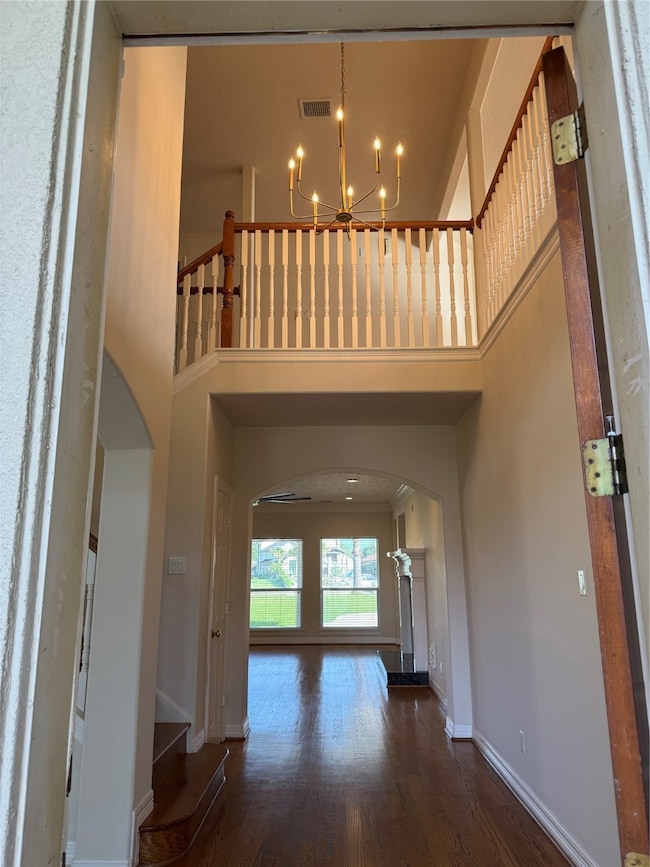 Beautiful 2 story foyer.