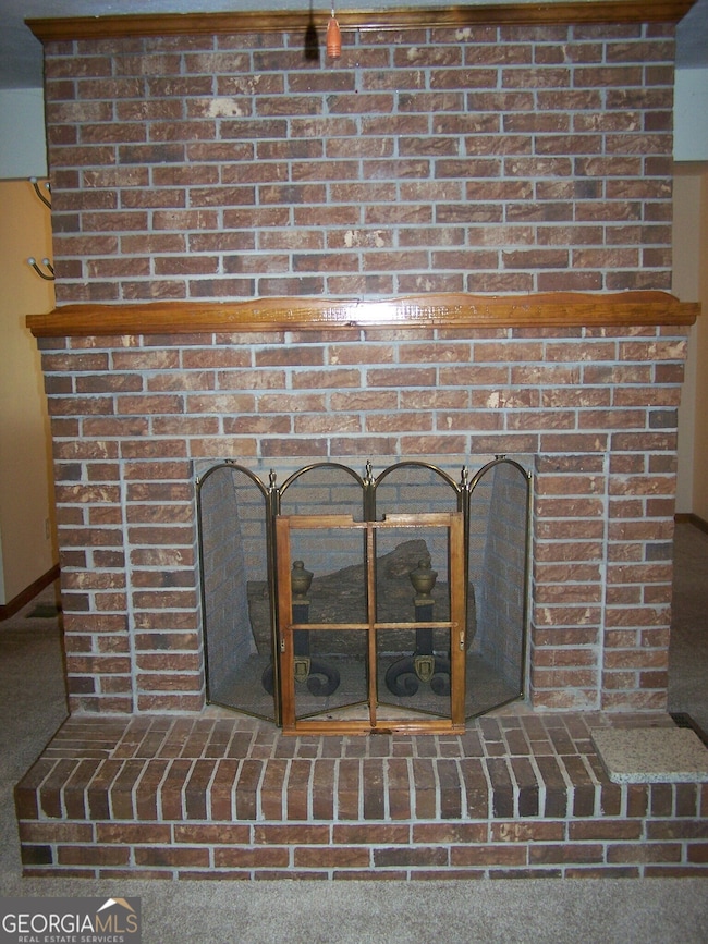 REAL MASONRY FIREPLACE-RARELY USED